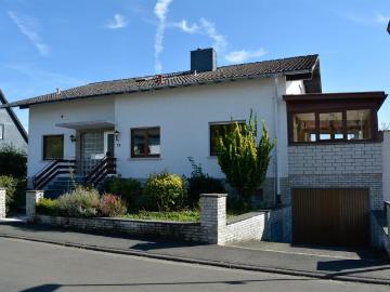 Mehrfamilienhaus in Mainzlar mit Weitblick provisionsfrei