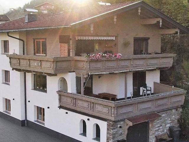 Mehrfamilienhaus in Aussichtslage