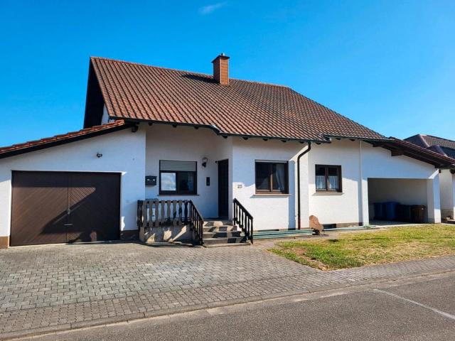Mehrfamilienhaus in Busenberg mit schöner Aussicht