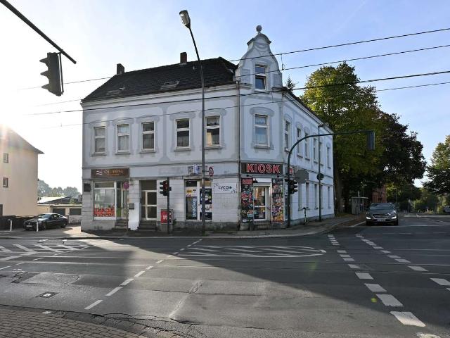 Mehrfamilienhaus in Essen Schönebeck • 6 Wohnungen • 2 Ladenlokale • 1 Garage • 2 Kfz. Stellplätze