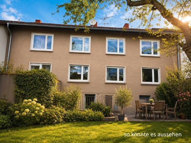 Mehrfamilienhaus in guter Lage mit viel Hof und Garagen Flächen