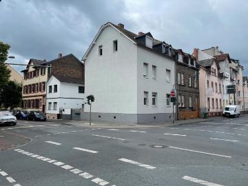 Mehrfamilienhaus in Höchst