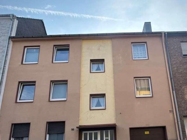 Mehrfamilienhaus in Krefeld – solide Kapitalanlage mit sechs Wohneinheiten