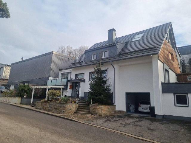 Mehrfamilienhaus, Pension, Lagerhallen