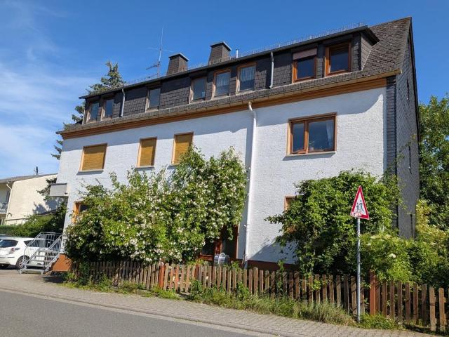 Mehrfamilienhaus und Baugrund für Käufer mit Vision