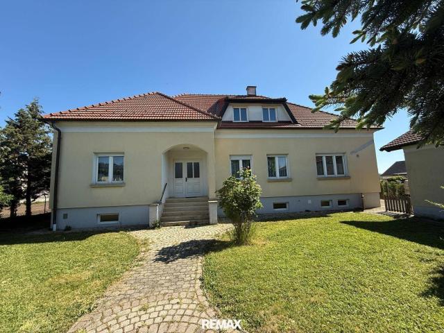 Mehrfamilienhaus, zwei Wohneinheiten, Doppelgarage, 7.337 m2 Grundstück