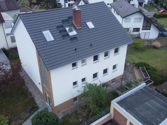 Mehrfamilienhaus: 3 freie 3 Zi Wohnungen & großer Garten