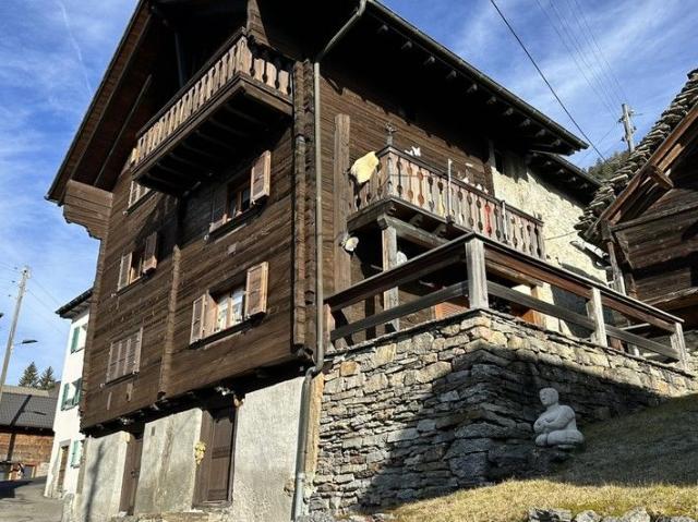Mehrfamilienhaus