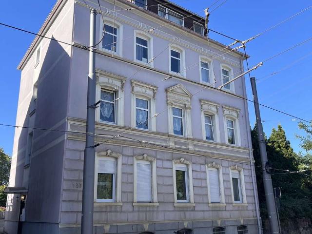 Mehrfamilienhaus/Generationenhaus mit großem Grundstück und Pool