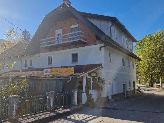 MEHRFAMLIENHAUS 5 WOHNEINHEITEN, 1LOKAL, 6 GARAGEN, GROSSEM HOLZSCHUPPEN & EIGENEM QUELLWASSER