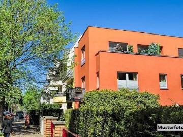 Mehrparteienhaus mit klassischem Altbaucharakter