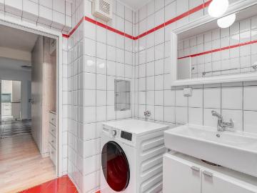 Meidling 2br w/ elevator & balcony nr U6 & tram 62, Vienna Amsterdam Apartments for Rent
