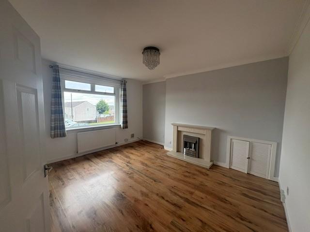 Meikle Earnock Road, Hamilton, ML3 2 bed flat to rent £825 pcm £190 pw