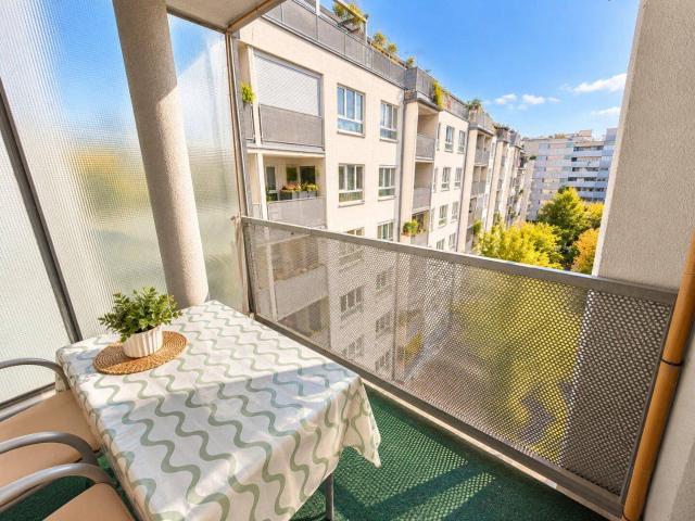 MEIN PLATZ IN DER STADT – CHARMANTE 2 ZIMMER WOHNUNG MIT LOGGIA ca 55 m² WFL Neubau Garage optional