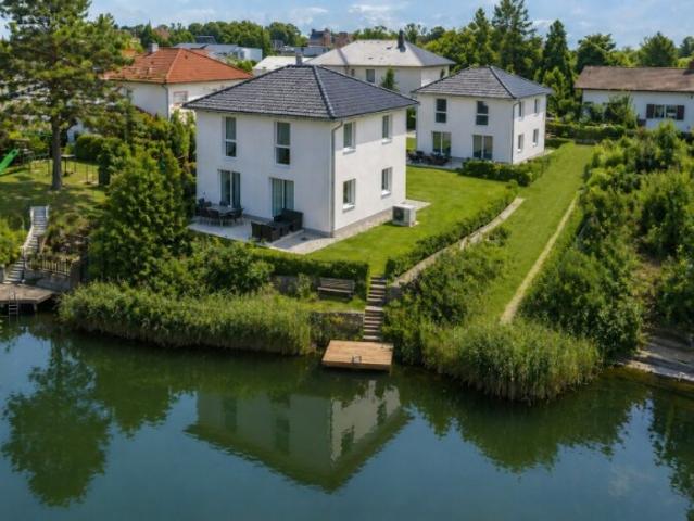 Mein Zuhause am privaten See Leben, wo andere Urlaub machen! Provisionsfrei