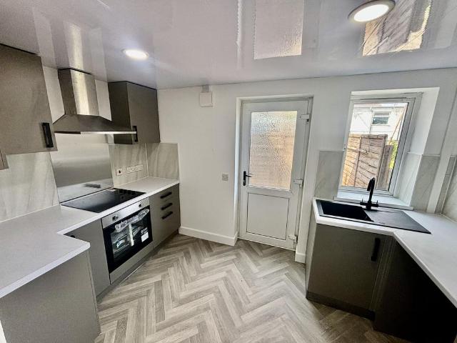 Meirion Street, Aberdare, CF44 2 bed terraced house to rent £750 pcm £173 pw