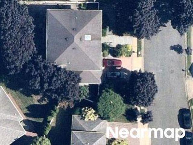 Melton Dr E