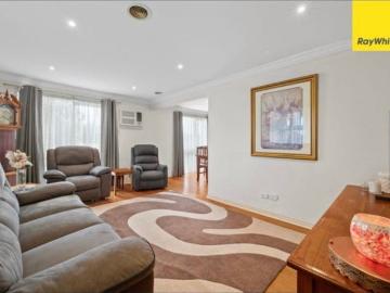 Melton South, Victoria - Garden, Parking