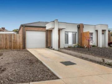Melton South, Victoria - Parking, Equipped kitchen