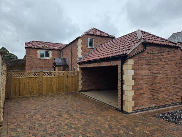 Melton Road, Waltham on the Wolds. 4 bed detached house to rent £1,395 pcm £322 pw