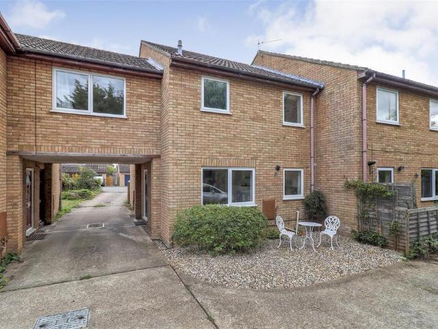 Melvin Way, Histon, Cambridge 3 bed terraced house to rent £1,650 pcm £381 pw