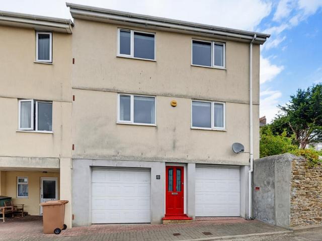Melville Terrace Lane, Plymouth PL2 3 bed end of terrace house to rent £1,250 pcm £288 pw