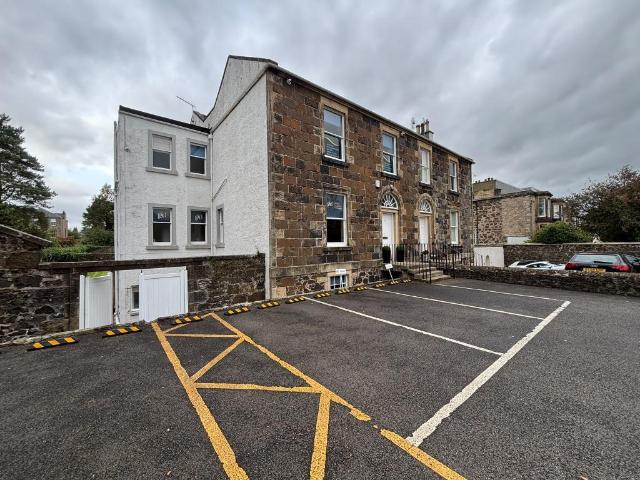Melville Terrace, Stirling Town. 2 bed flat to rent £1,250 pcm £288 pw