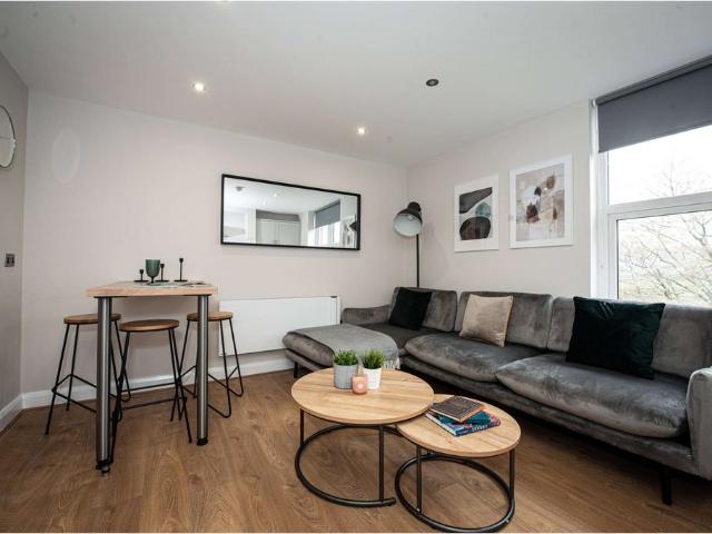 Melville Place, Leeds LS6 3 bed house to rent £1,950 pcm £450 pw