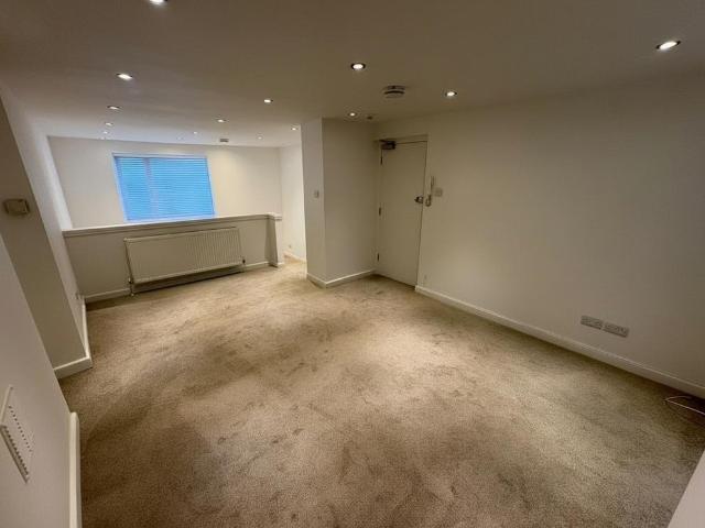 Melville Street, Torquay, TQ2 1 bed ground floor flat to rent £750 pcm £173 pw