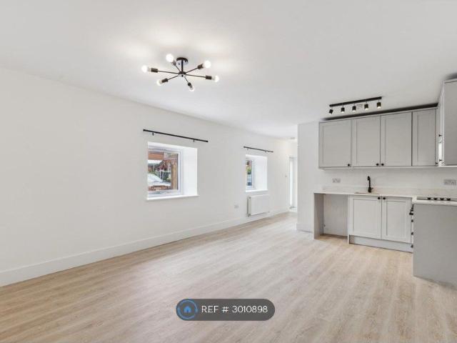 Melbourn St, Royston SG8, 1 bed flat to rent, £1,150 pcm | PrimeLocation