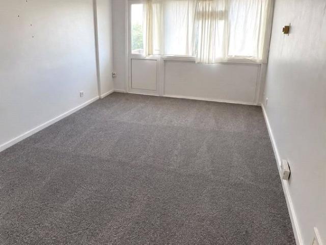 Melbourne House, Yeading Lane, Hayes UB4, 2 bed flat to rent, £1,600 pcm | PrimeLocation