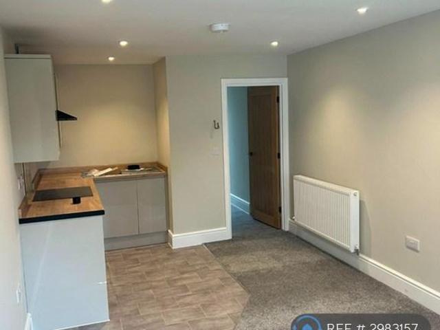 Melbourne St West, Gloucester, GL1 2 bed bungalow to rent £1,095 pcm £253 pw