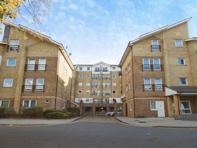 Melbourne Road, Wallington SM6, 2 bed flat to rent, £1,700 pcm | PrimeLocation