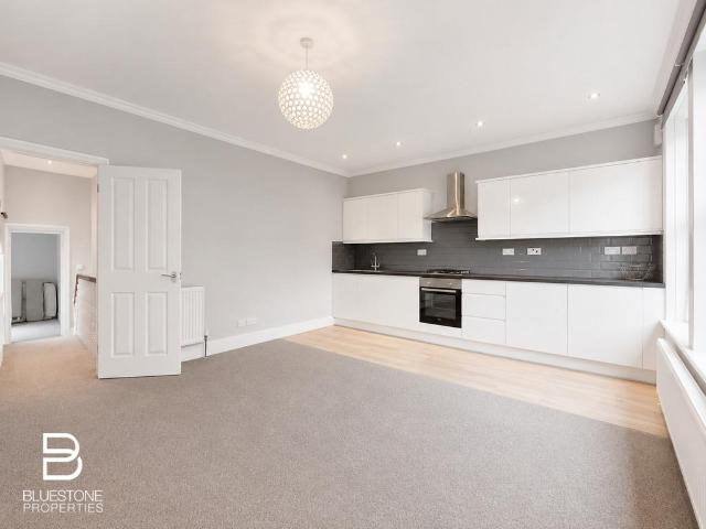 Melbourne Road, Wallington 2 bed flat to rent £1,775 pcm £410 pw