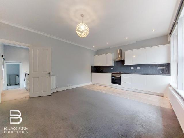 Melbourne Road, Wallington 2 bed flat to rent £1,800 pcm £415 pw