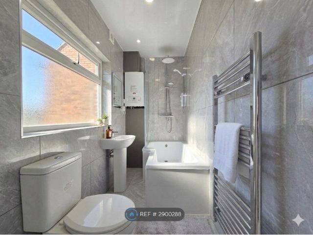 Melbourne Road, Halesowen B63, 2 bed flat to rent, £895 pcm | PrimeLocation