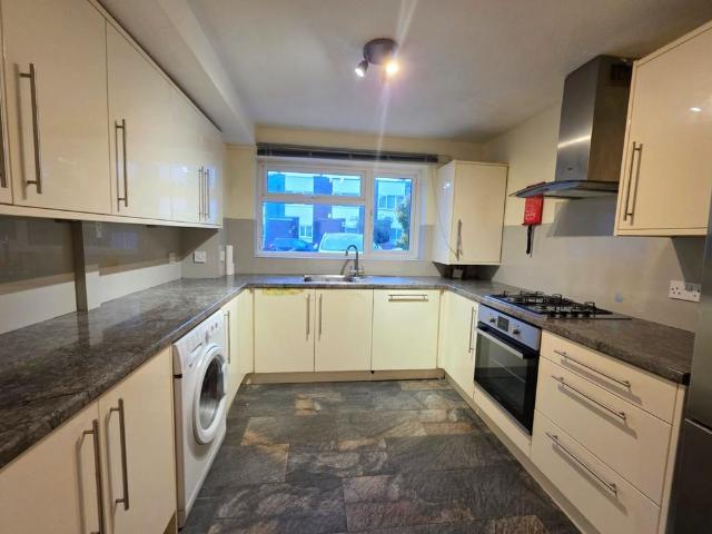 Melbourne Road, London, E6 3 bed terraced house to rent £2,650 pcm £612 pw