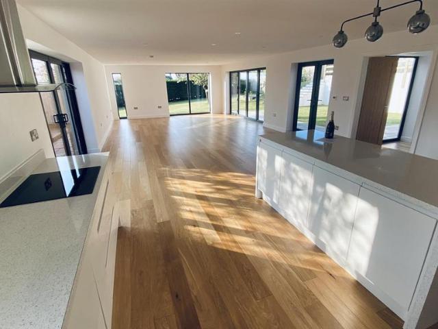 Melcorn Drive, Newton, Swansea 4 bed detached bungalow to rent £3,000 pcm £692 pw