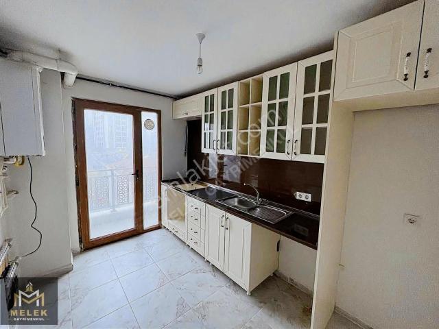 Melek Gayrimenkulden Kirazlıda Site İçi Satılık Daire
