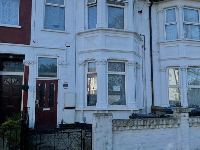 Melfort Avenue, London CR7, 2 bed flat to rent, £1,650 pcm | PrimeLocation
