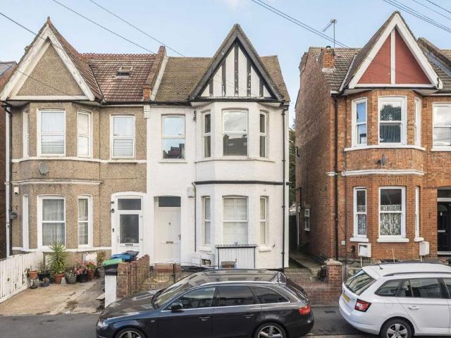 Melfort Road, Thornton Heath 3 bed maisonette to rent £2,300 pcm £531 pw