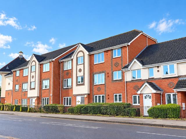 Melford Place, Brentwood CM15, 2 bed flat to rent, £1,400 pcm | PrimeLocation