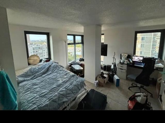 Melissa Khan Has an Apartment