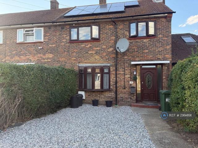Melksham Close, Romford, RM3 3 bed terraced house to rent £2,300 pcm £531 pw