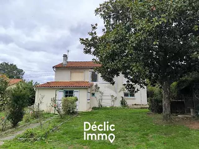 Melle 79500 Achat / Vente maison 5 pièces t5 au dernier étage terrasse
