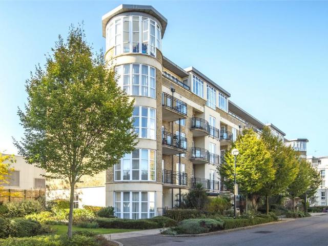Melliss Avenue, Kew, Richmond, TW9 2 bed apartment to rent £2,800 pcm £646 pw