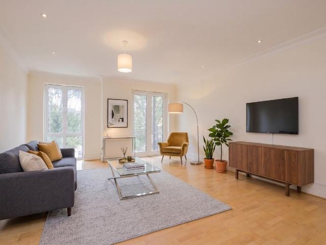 Melliss Avenue, Richmond TW9, 2 bed flat to rent, £2,750 pcm | PrimeLocation