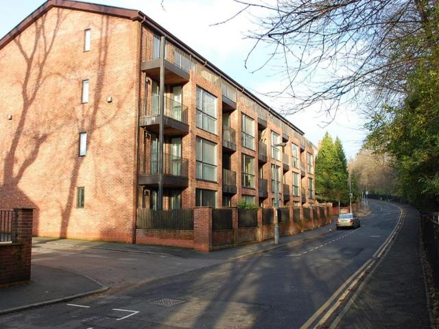 Mellor Road, Greater Manchester OL6 2 bed apartment to rent £1,050 pcm £242 pw