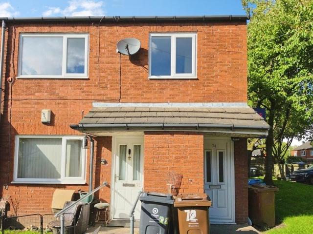 Mellor Way, Chadderton, Oldham 2 bed flat to rent £850 pcm £196 pw