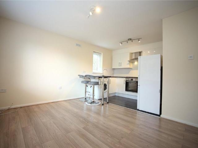 Melody Way, Longlevens, Gloucester. 1 bed apartment to rent £750 pcm £173 pw